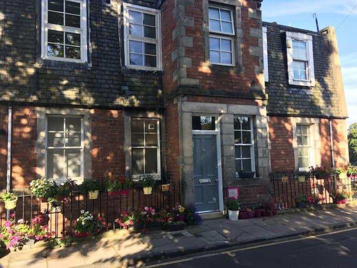 Beautiful Scandi-Inspired One Bed In Stockbridge エディンバラ エクステリア 写真