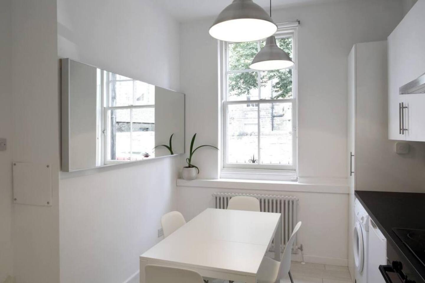 Beautiful Scandi-Inspired One Bed In Stockbridge エディンバラ エクステリア 写真